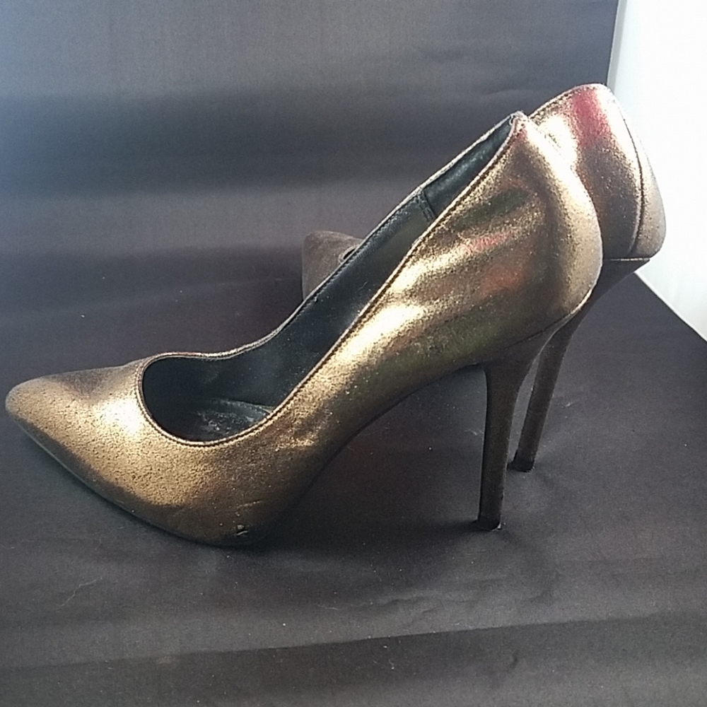 Heels - Picture 4 of 4